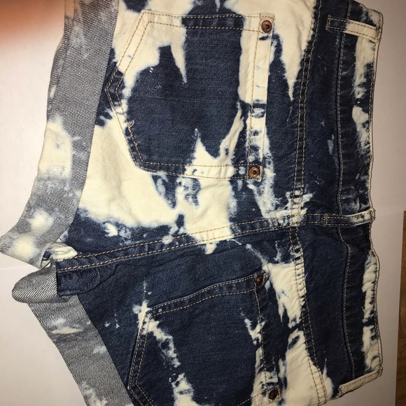 Acid Wash (Forever 21 shorts) - Picture 4 of 7